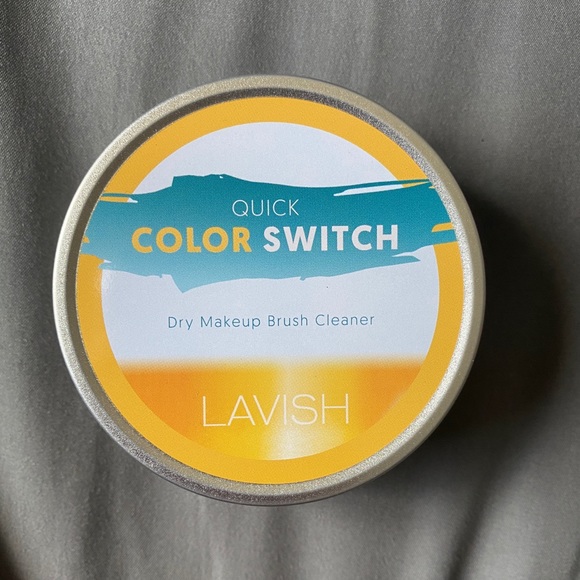 Lavish dry makeup brush cleaner